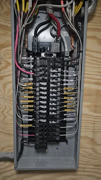 imgi_25_Commercial-Electrician-2-600h